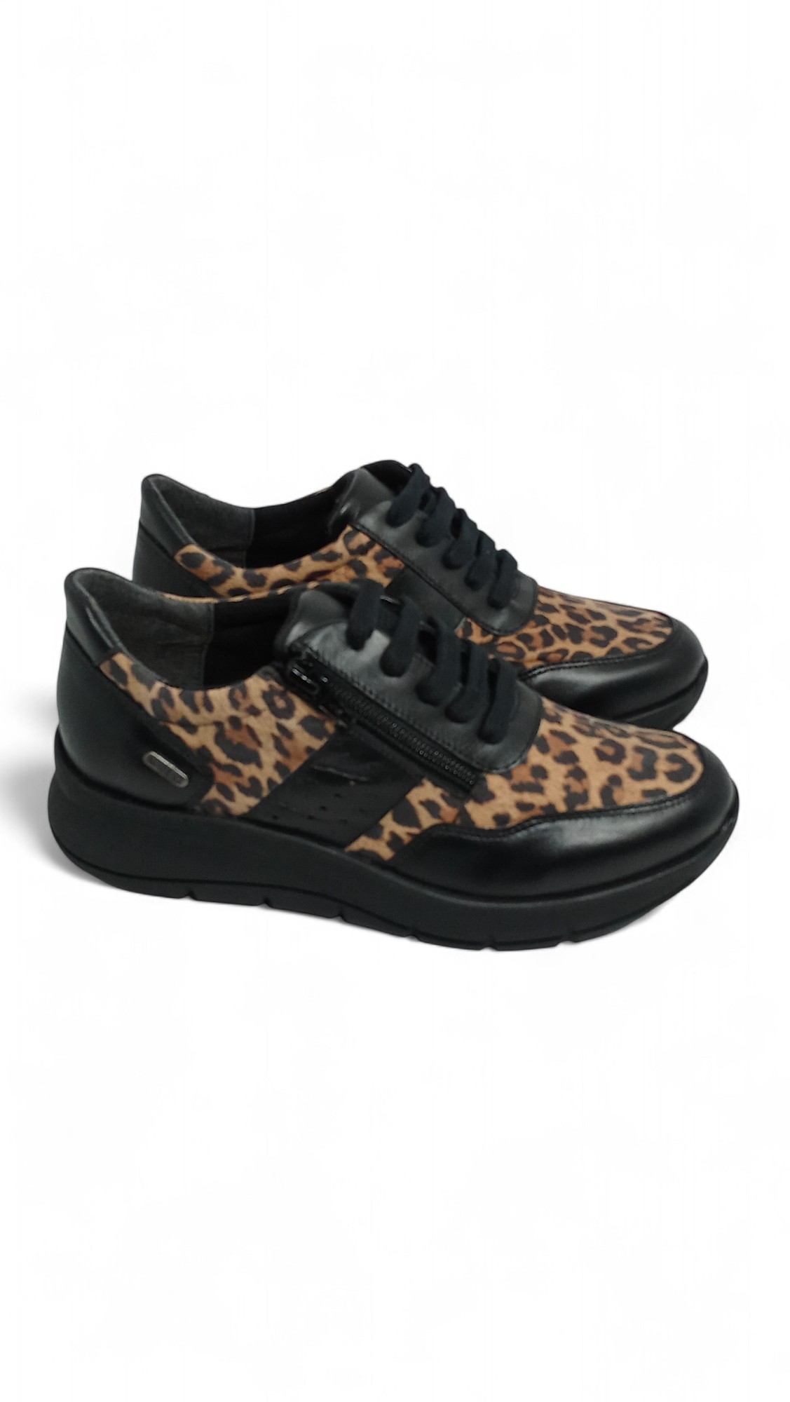 Alternative view of Black Leopardo Print