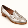 Mocasín femenino Hebles artículo 623 en color níquel, vista de tres cuartos